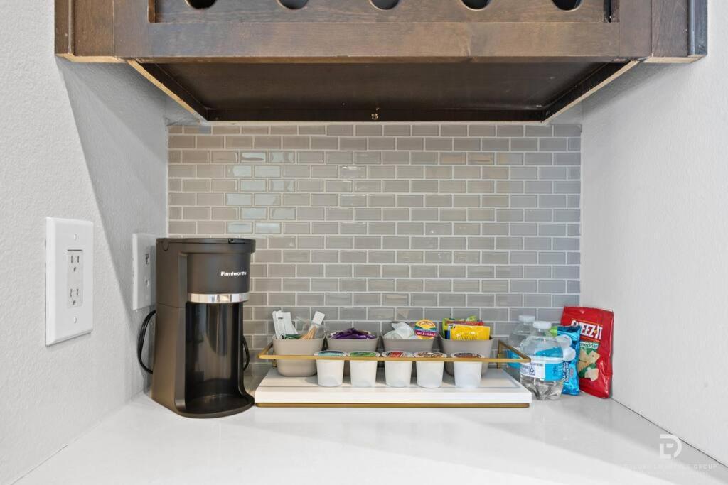 Downtown Houston Deluxe King Suite With Spa Amenities, Pool And Free Parking Exterior foto