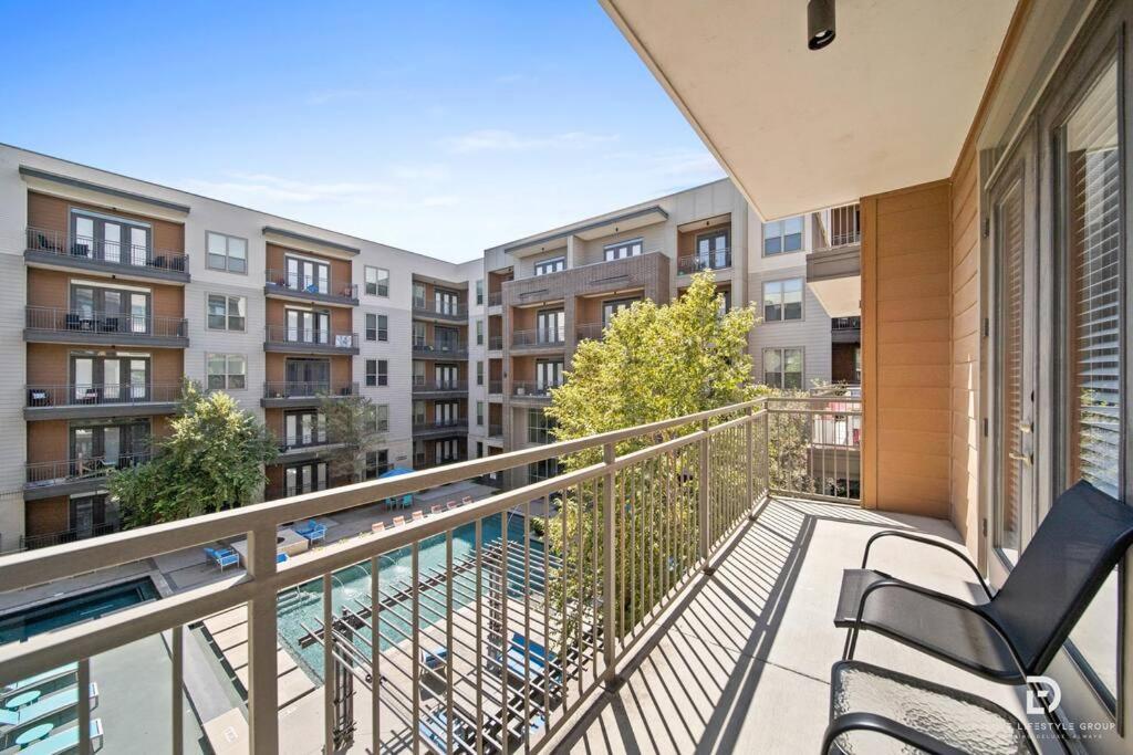 Downtown Houston Deluxe King Suite With Spa Amenities, Pool And Free Parking Exterior foto